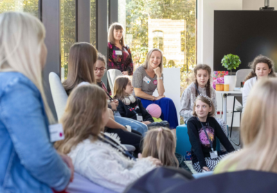 DZIEWCZYNKI PODBIJAJĄ KOSMOS